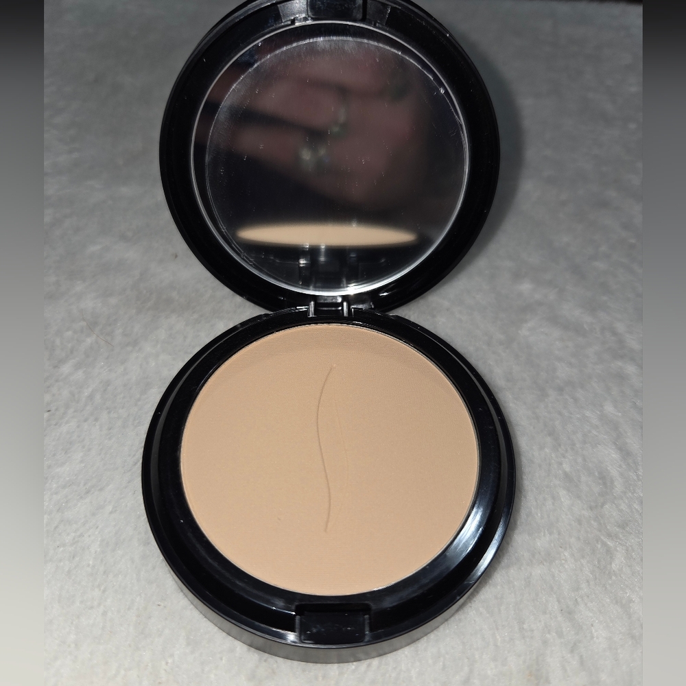 SEPHORA Matte Perfection Powder Foundation 26 Neutral Sand - Picture 9 of 10